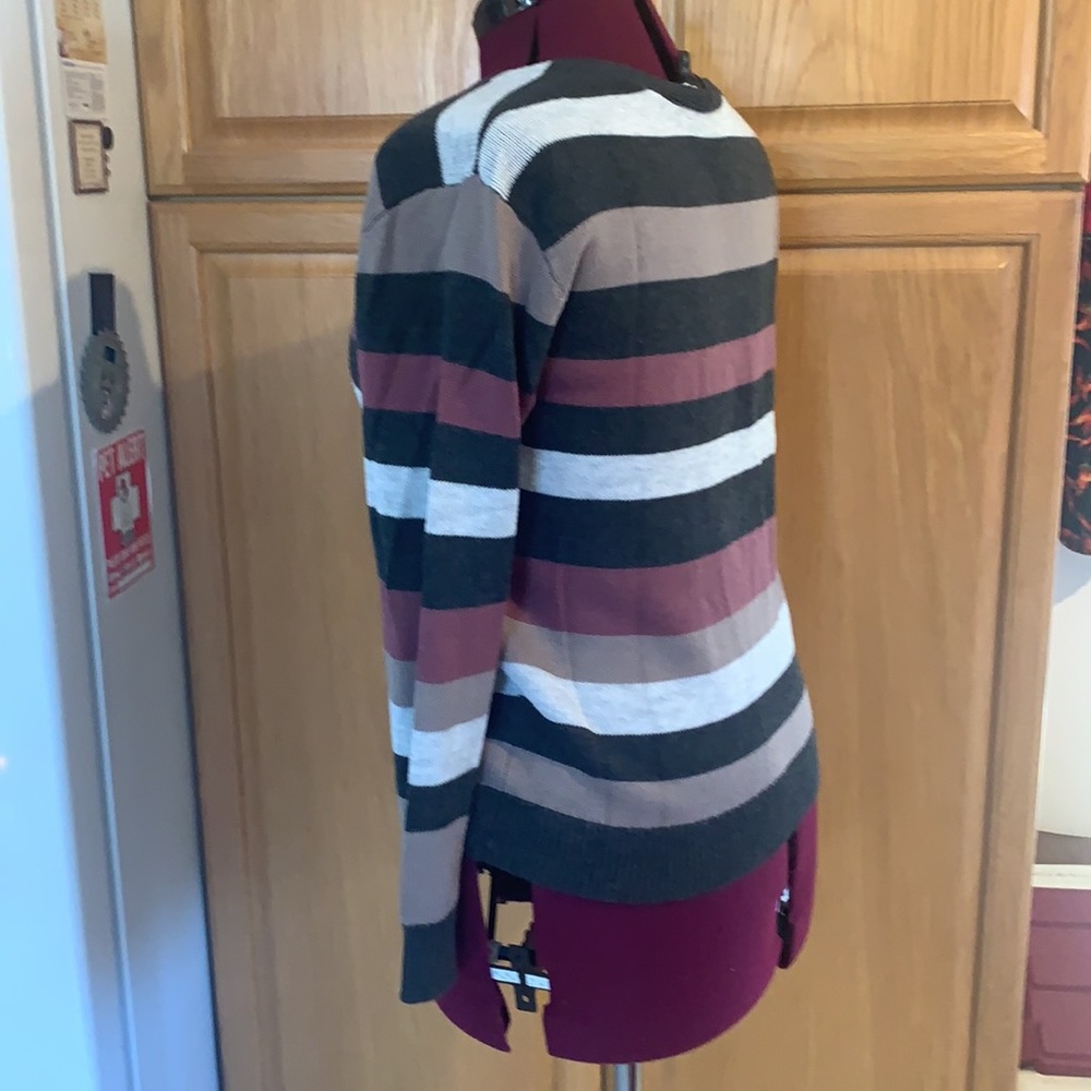 Express Sweater - Picture 9 of 12